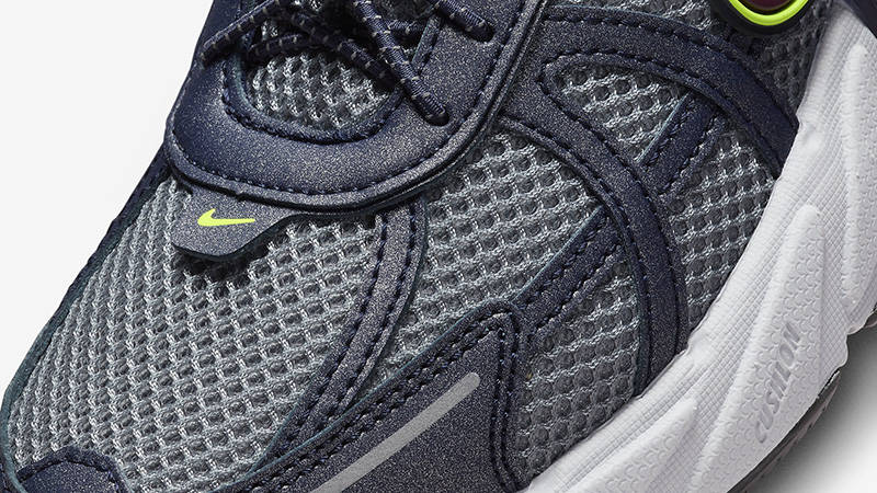 Кросівки для бігу жіночі Nike V2k Run Nh Luminous (FV6602-400) — фото 6