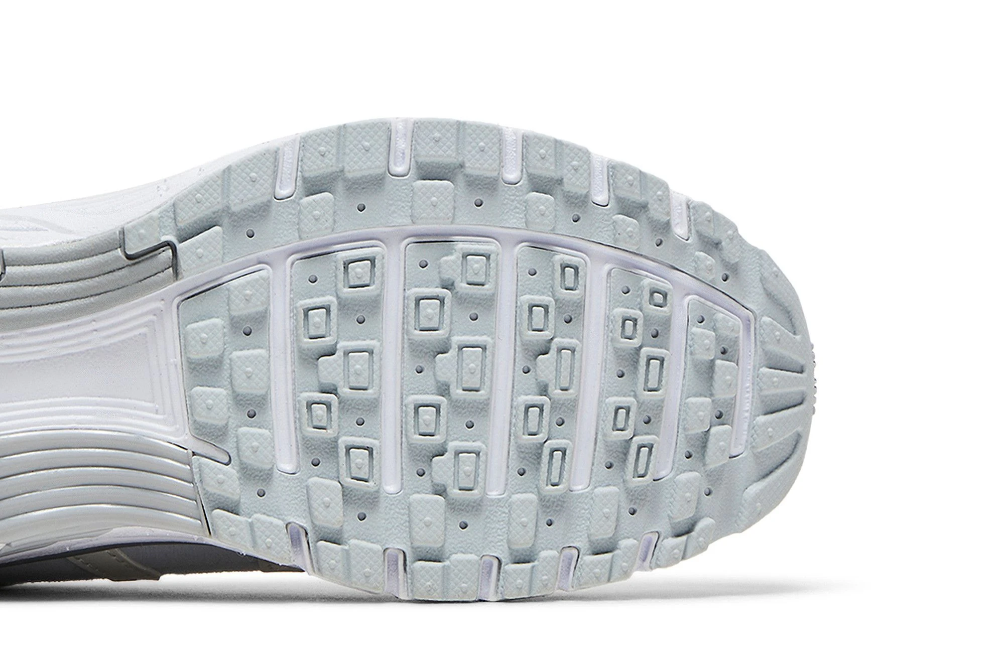 Кросівки жіночі Nike Wmns P-6000 'Metallic Summit White' — фото 6