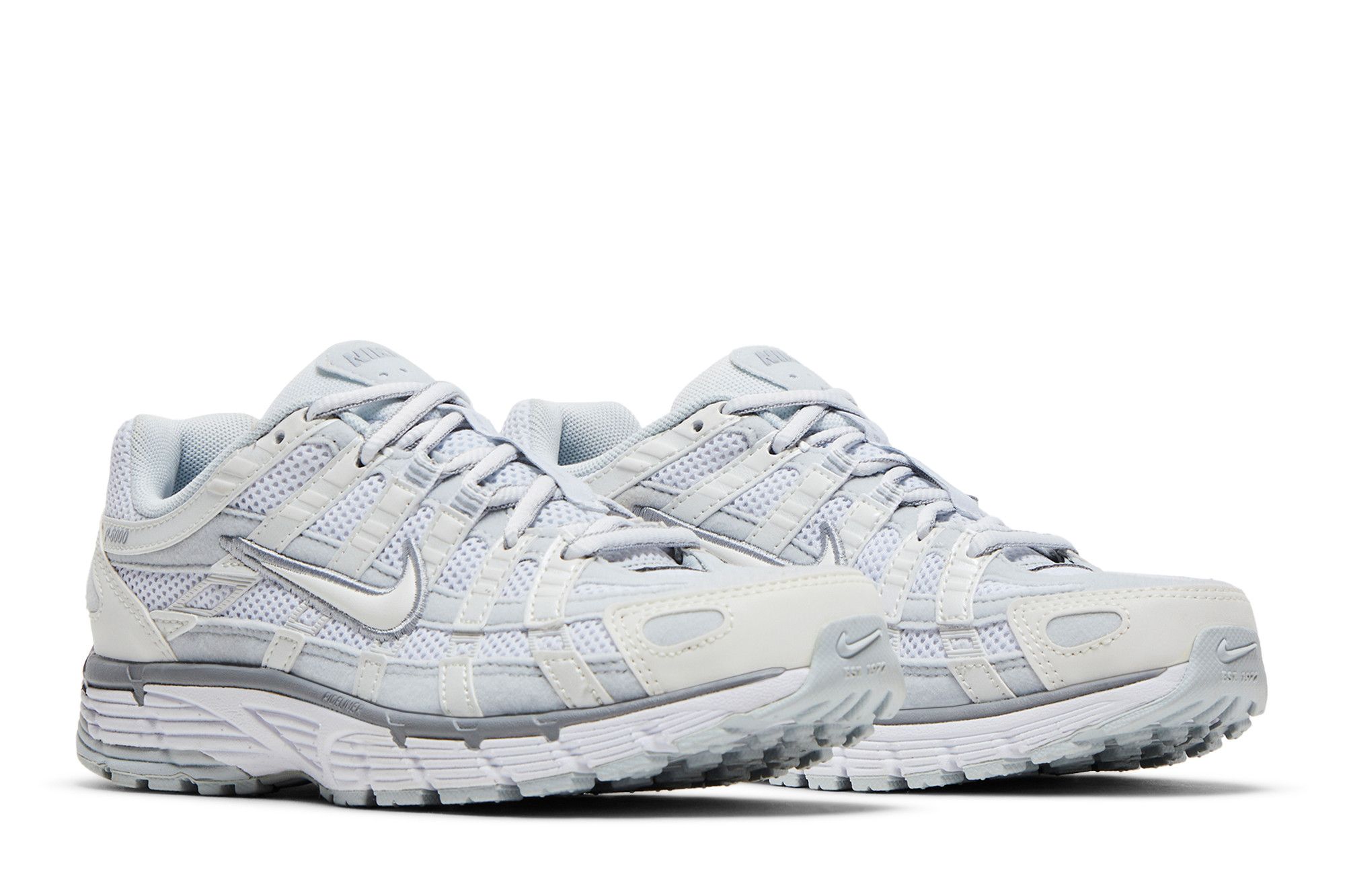 Кросівки жіночі Nike Wmns P-6000 'Metallic Summit White' — фото 9