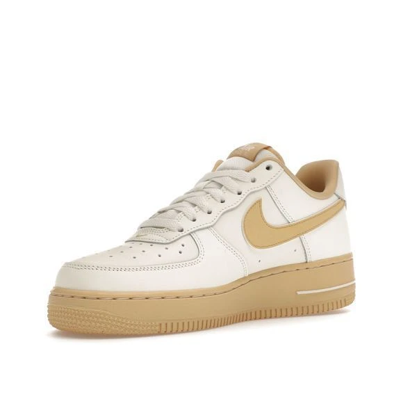 Кросівки жіночі Nike Air Force 1 07 (FZ3597-133) — фото 5