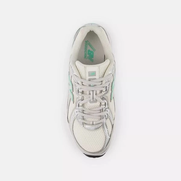 Жіноче взуття New Balance Кросівки New Balance 740 — фото 6