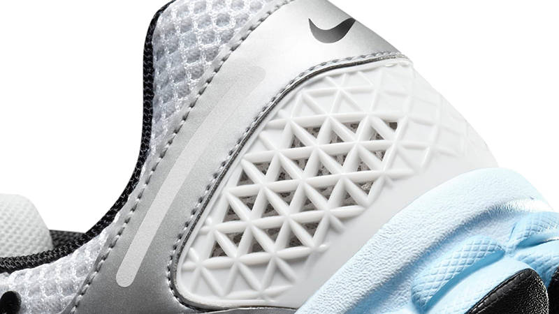Кросівки жіночі Nike Wmns Air Zoom Vomero 5 'Metallic Silver Blue Tint' — фото 7