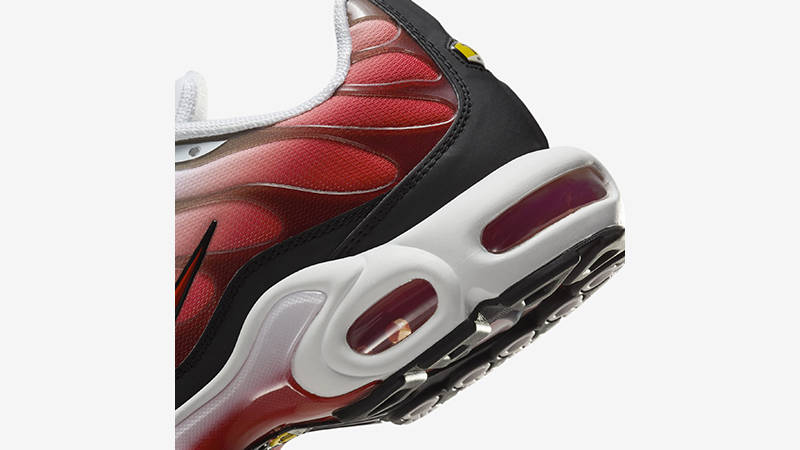 Кросівки чоловічі Nike Air Max Plus White/Red (HM9611-100) — фото 6