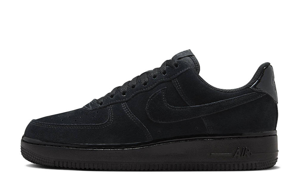 Кросівки жіночі Nike Wmns Air Force 1 'Triple Black Suede' — фото 1