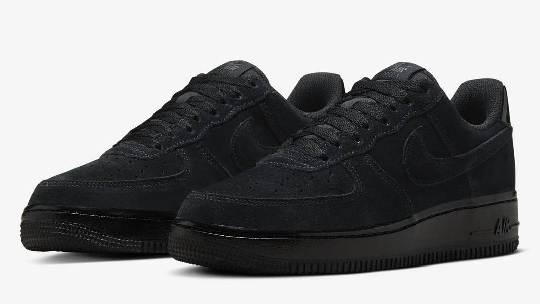 Кросівки жіночі Nike Wmns Air Force 1 'Triple Black Suede' — фото 3