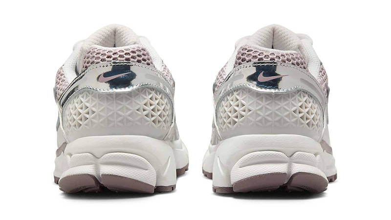 Кросівки жіночі Nike Wmns Air Zoom Vomero 5 'Chrome Platinum Violet' — фото 5
