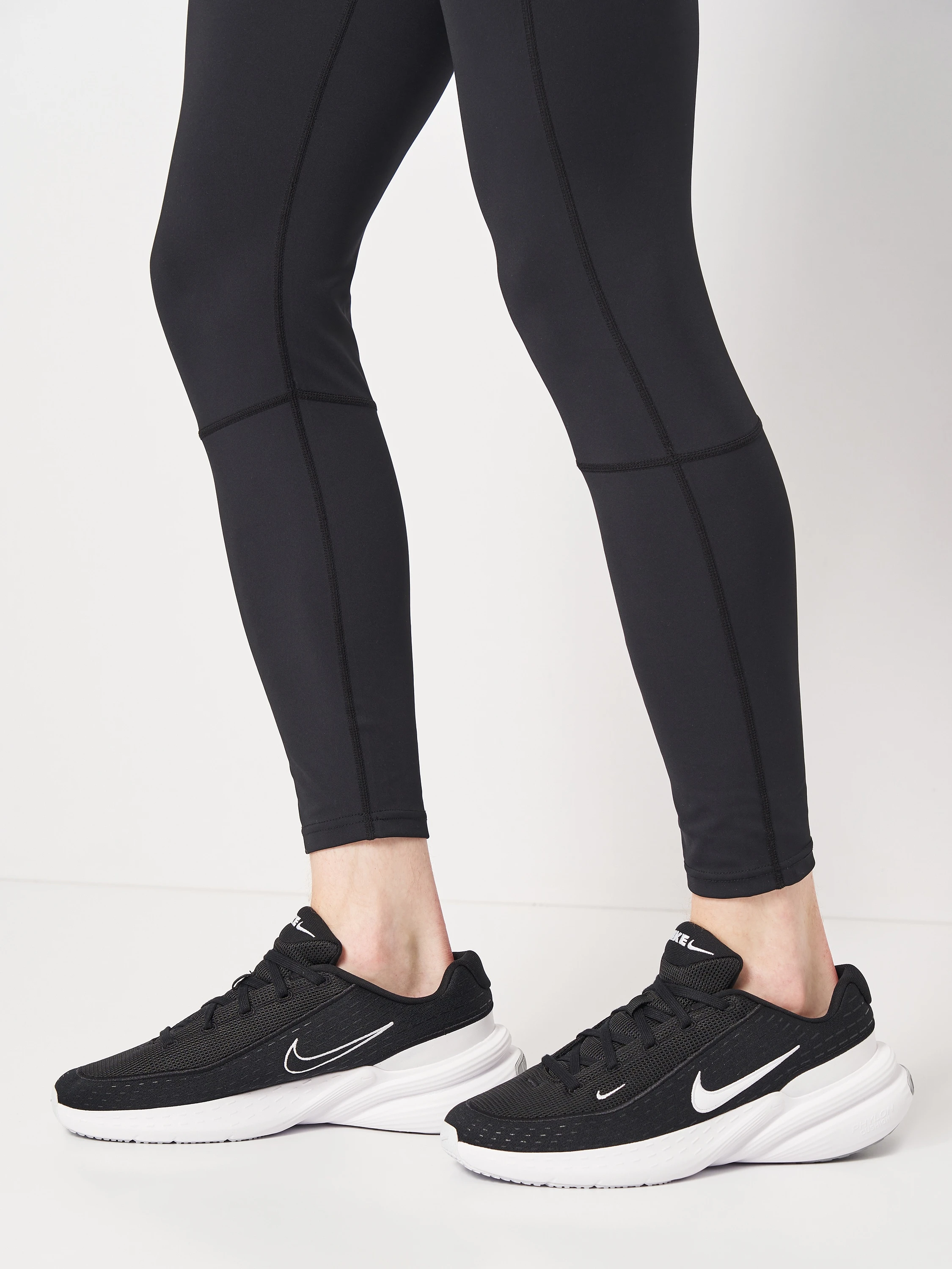 Кросівки унісекс Nike Uplift Sc (IB2765-002) — фото 3