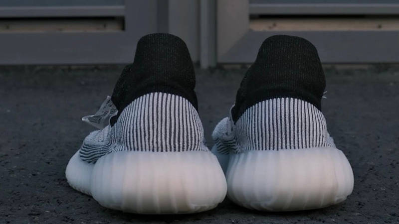 Кросівки чоловічі Adidas Yeezy Boost 350 V2 (IG9608) — фото 7