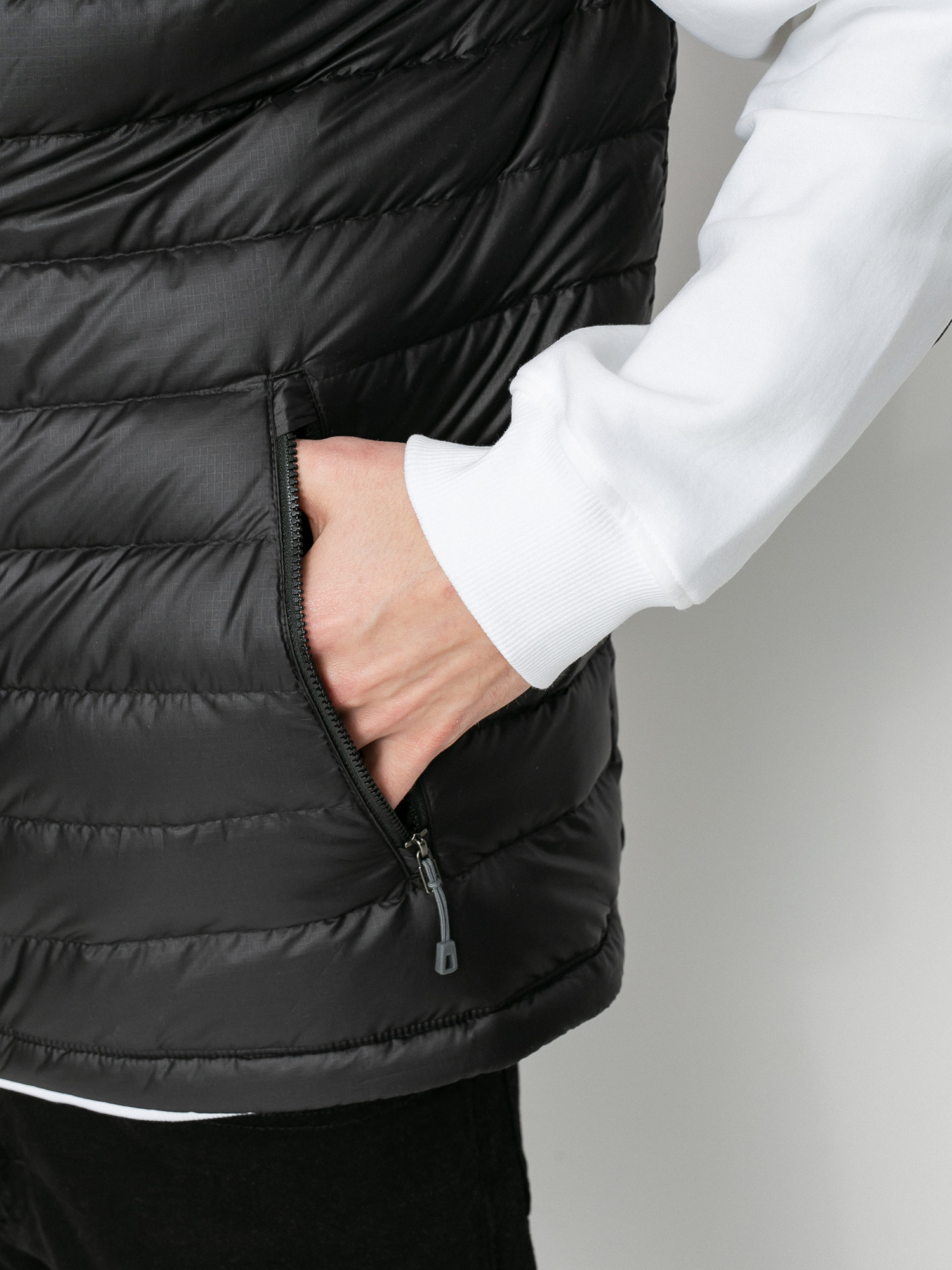 Жилетка чоловіча Patagonia Down Sweater Vest (84622BLK) — фото 7