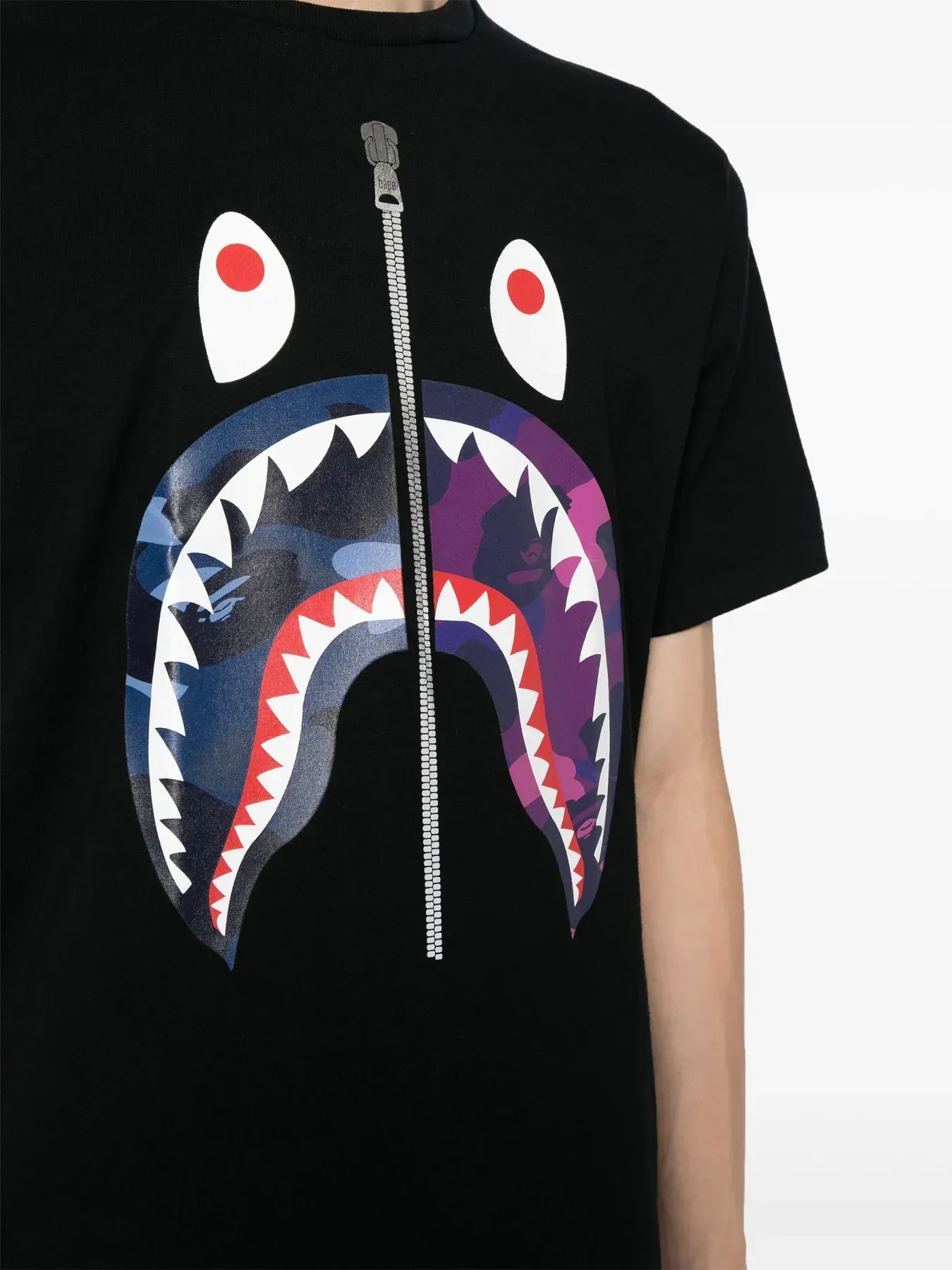 Футболка чоловіча Bape A Bathnig Ape Men's Color Camo Separate Shark Tee (001TEK801021M) — фото 4