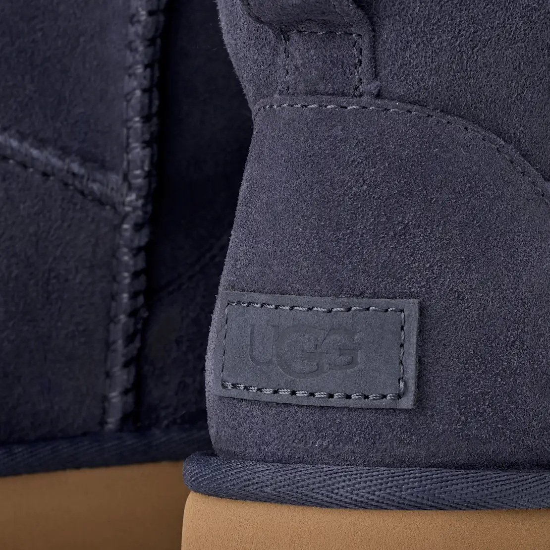 Черевики жіночі UGG Classic Mini II — фото 1