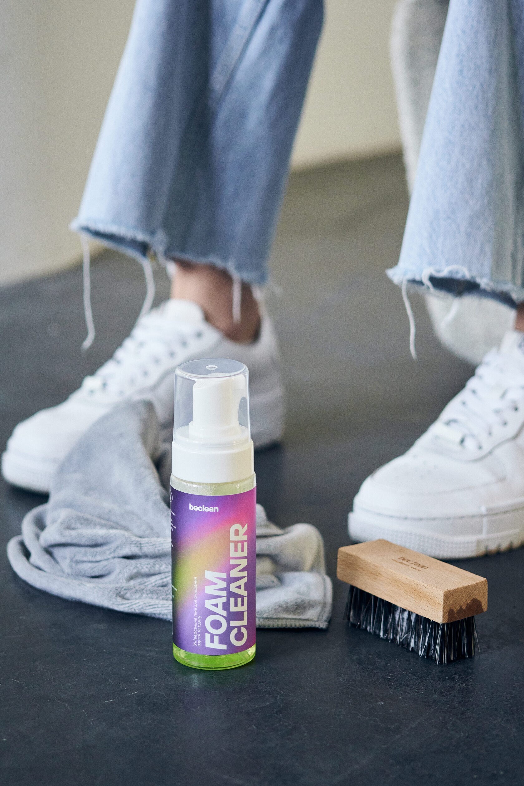 Універсальна піна для взуття Foam Cleaner 150 мл — фото 4