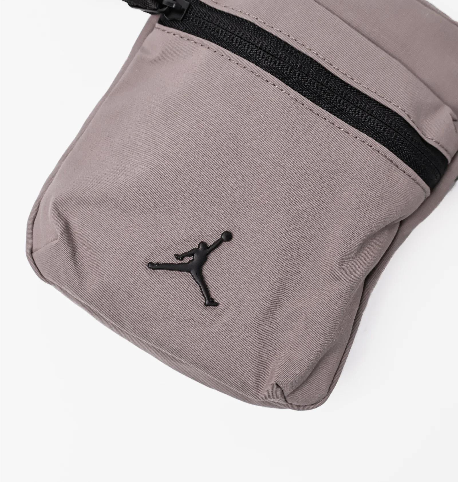 Сумка крос-боді Nike JAN AIRBORNE FESTIVAL BAG 0,75L — фото 6