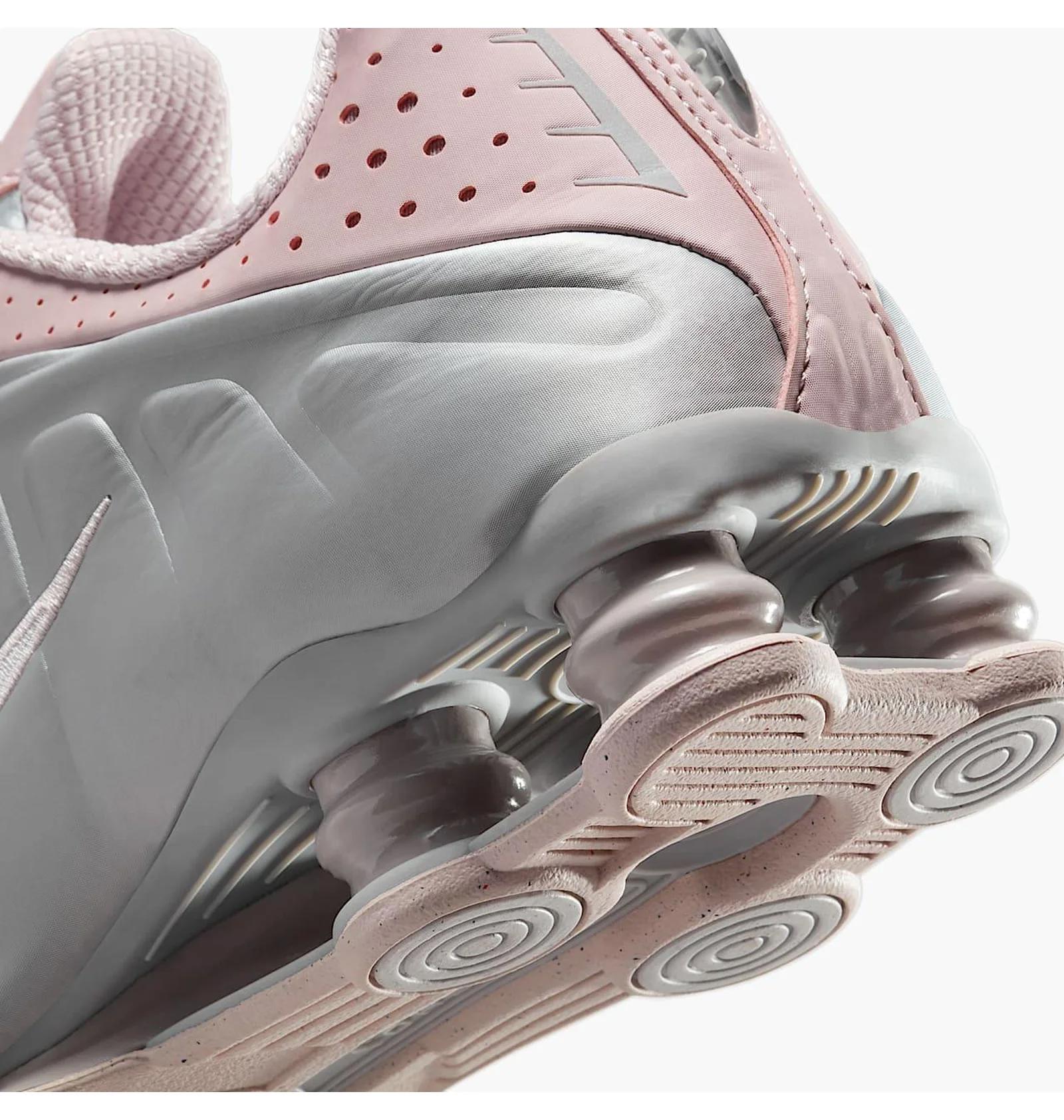 Кросівки жіночі Nike Shox R4 (AR3565-600) — фото 7