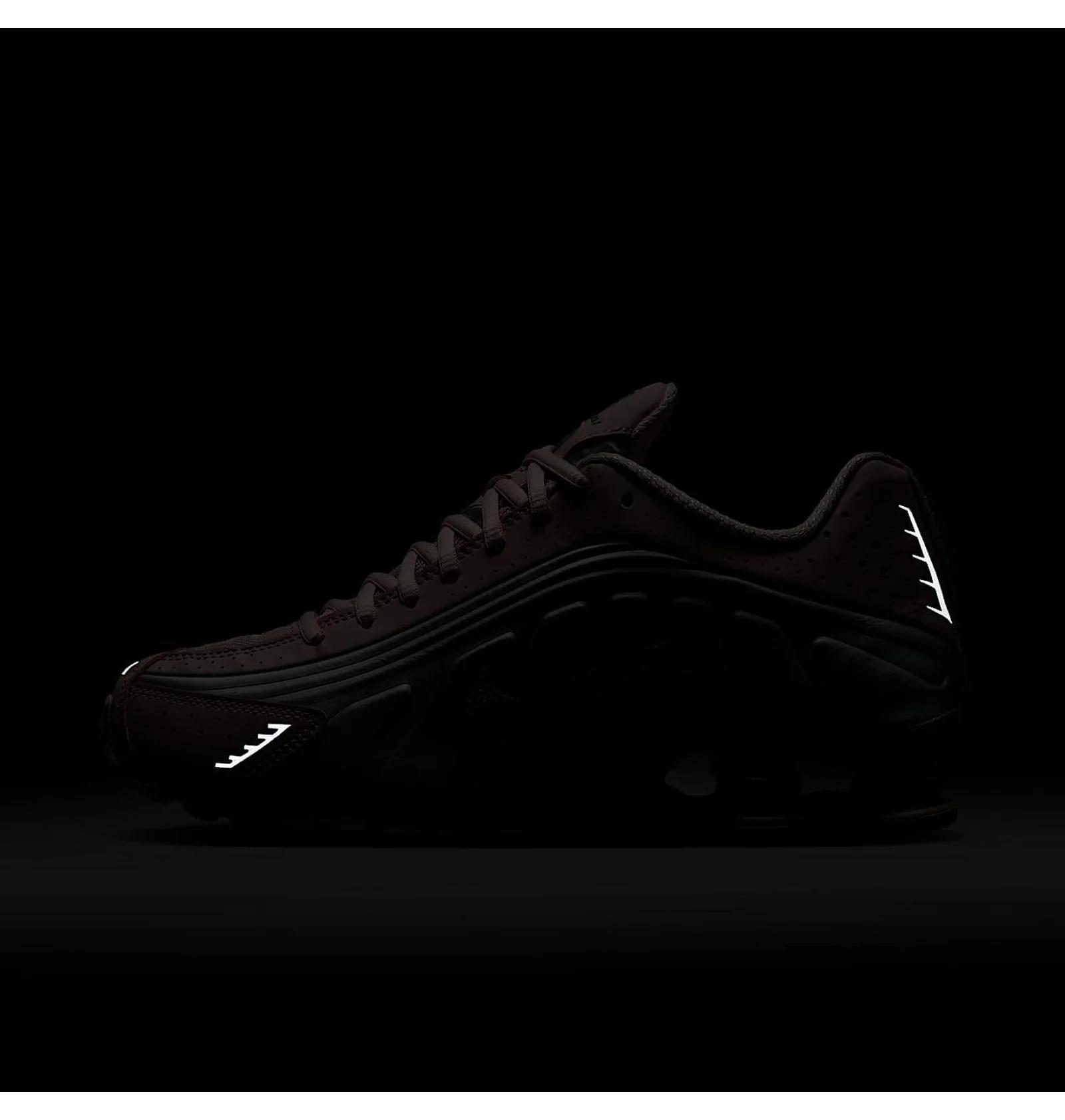 Кросівки жіночі Nike Shox R4 (AR3565-600) — фото 23