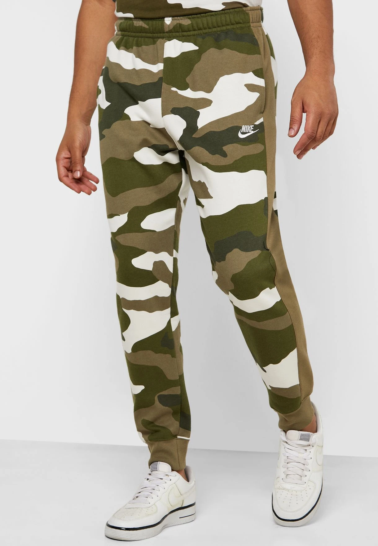 Брюки чоловічі Nike Club Camo Jogger (BV3628-223) — фото 1